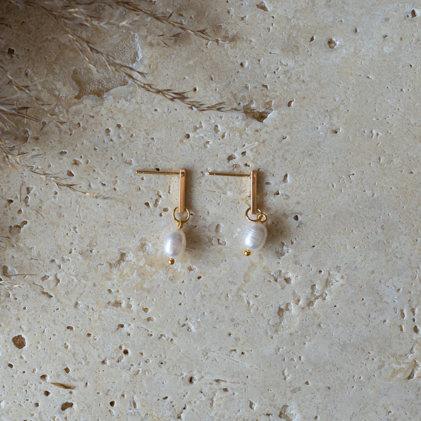 Natural pearl earrings | one drop