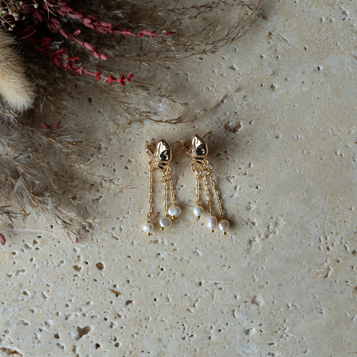 Natural pearl earrings | heart